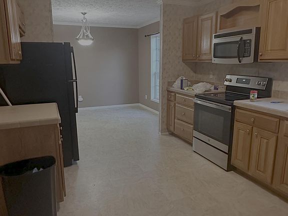 4th image of 226 Edgewood Ln