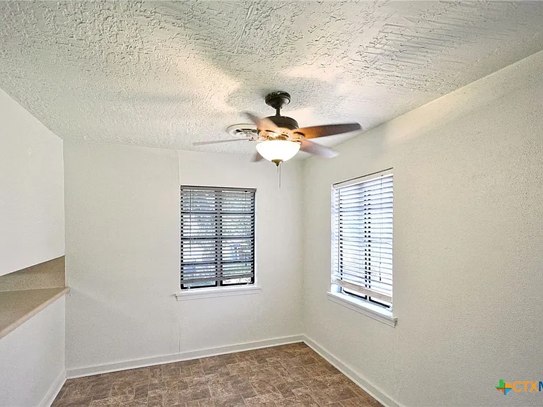 268 E Mill St — Photo 24