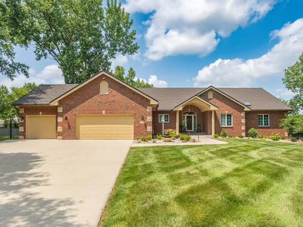 2142 NW 134th St, Clive, IA 50325