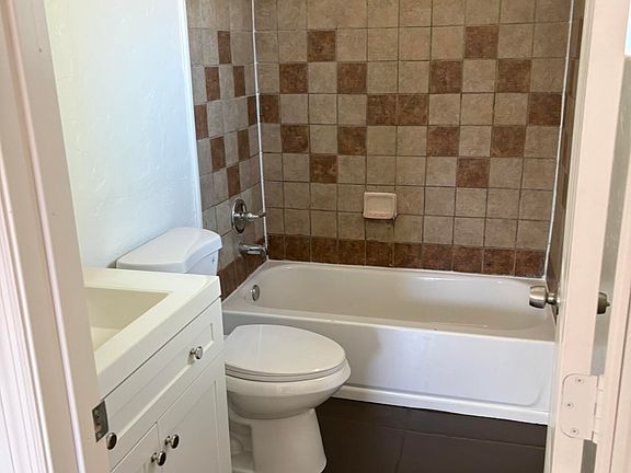 4th image of 1036 N 13th Ave #A