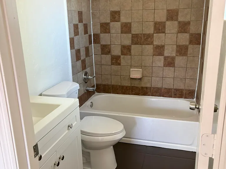 1036 N 13th Ave #A — Photo 4