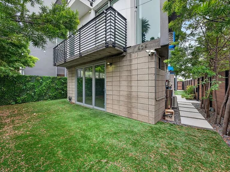 404 Grand Blvd — Photo 73
