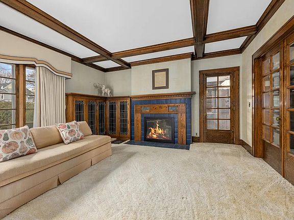 5th image of 430 W Upton Ave