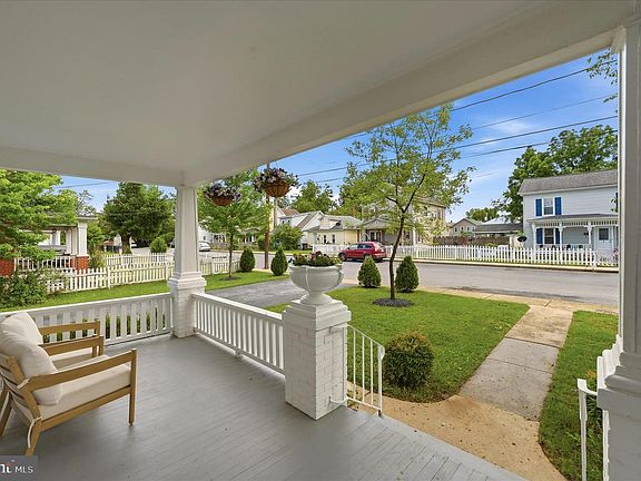 3rd image of 320 Virginia Ave