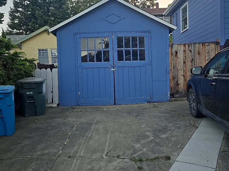 945 York St — Photo 17