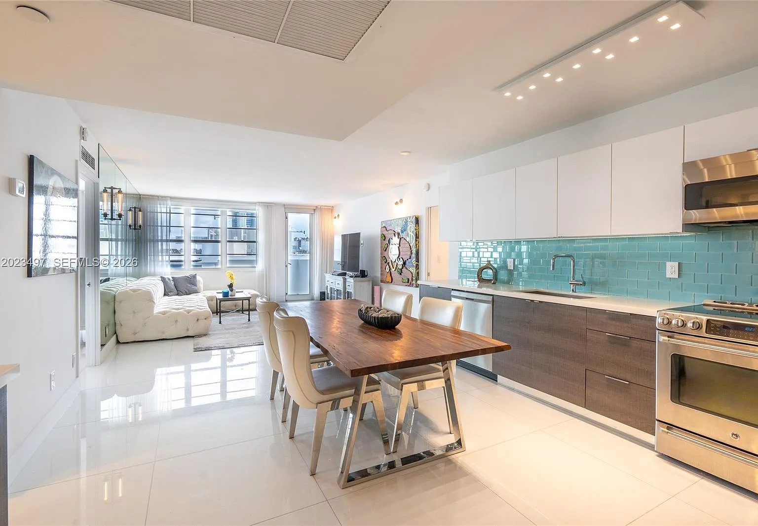 The Decoplage Condo — Photo 4