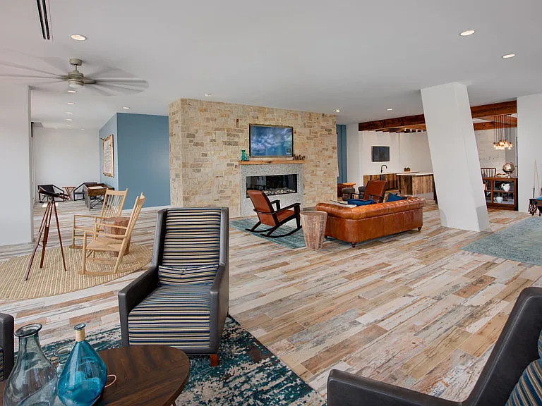 Lakehouse — Photo 31
