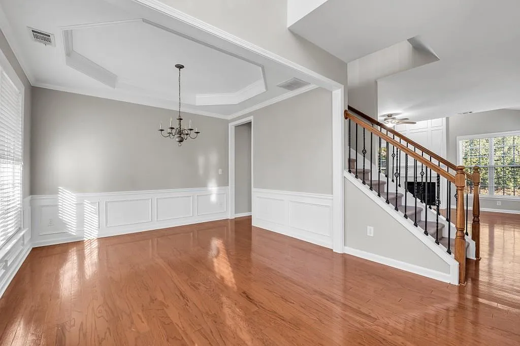 4 bed, 2.5 bath, 2480 sqft, $2,500 — Photo 4