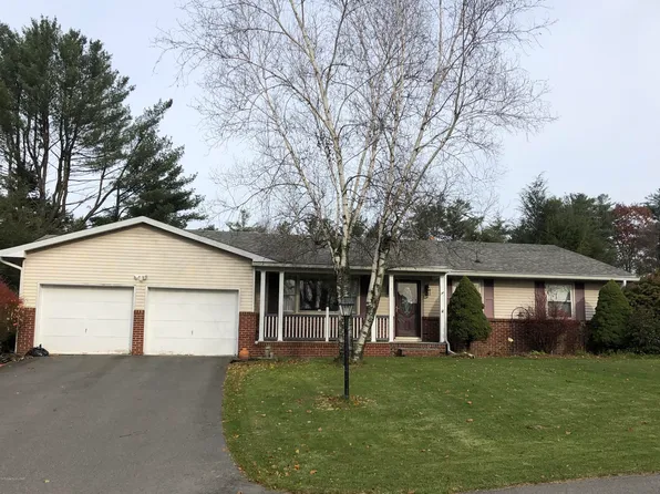 7 Manor Dr, Dallas, PA 18612