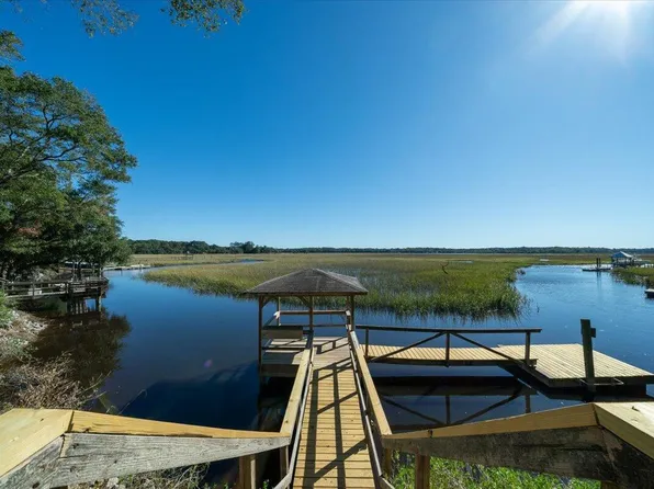 8563 Middleton Point Ln, Edisto Island, SC 29438