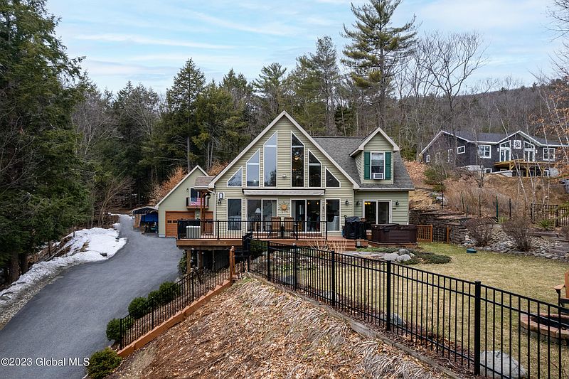 2nd image of 605 N Shore Road