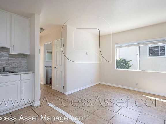 4th image of 950 E 105th St