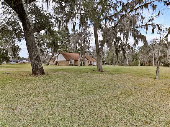 3rd image of 211 Bayou Rd