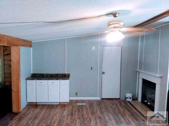 3rd image of 1300 Deer Lake Ct