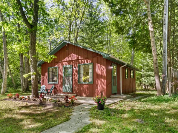 5328 Birch Trl, Honor, MI 49640