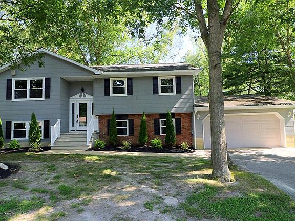 3rd image of 14 Jordan Dr