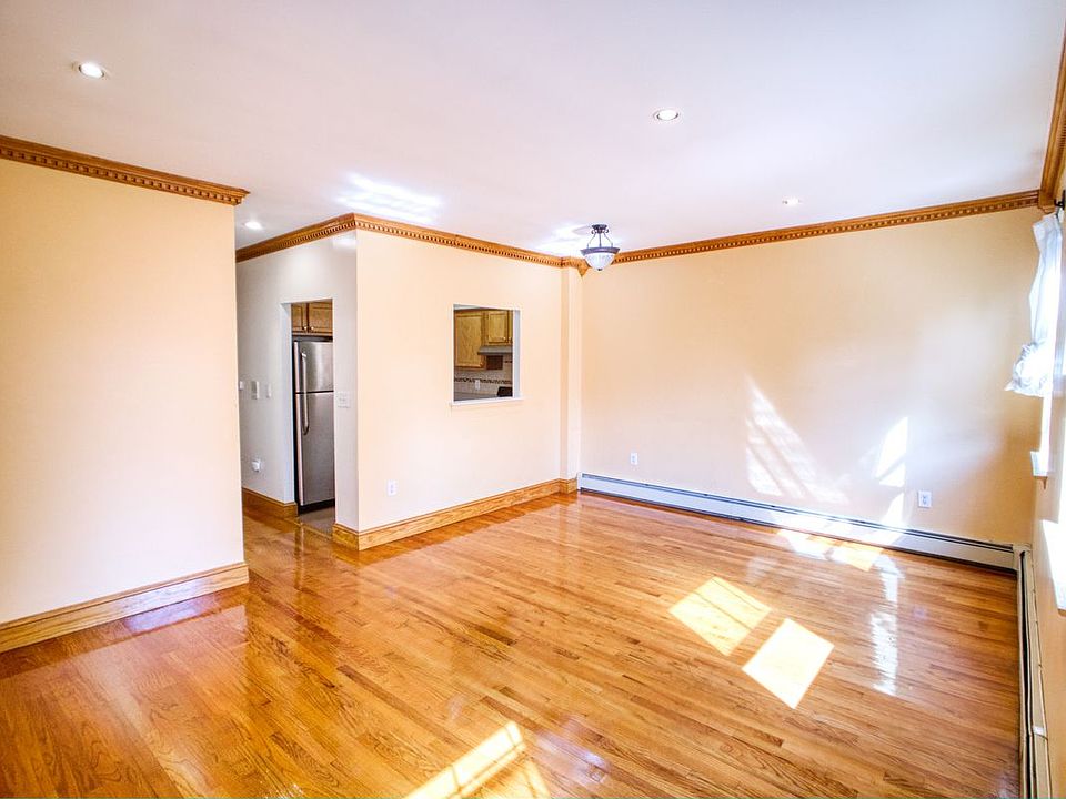1st image of 476 Carlton Ave #3