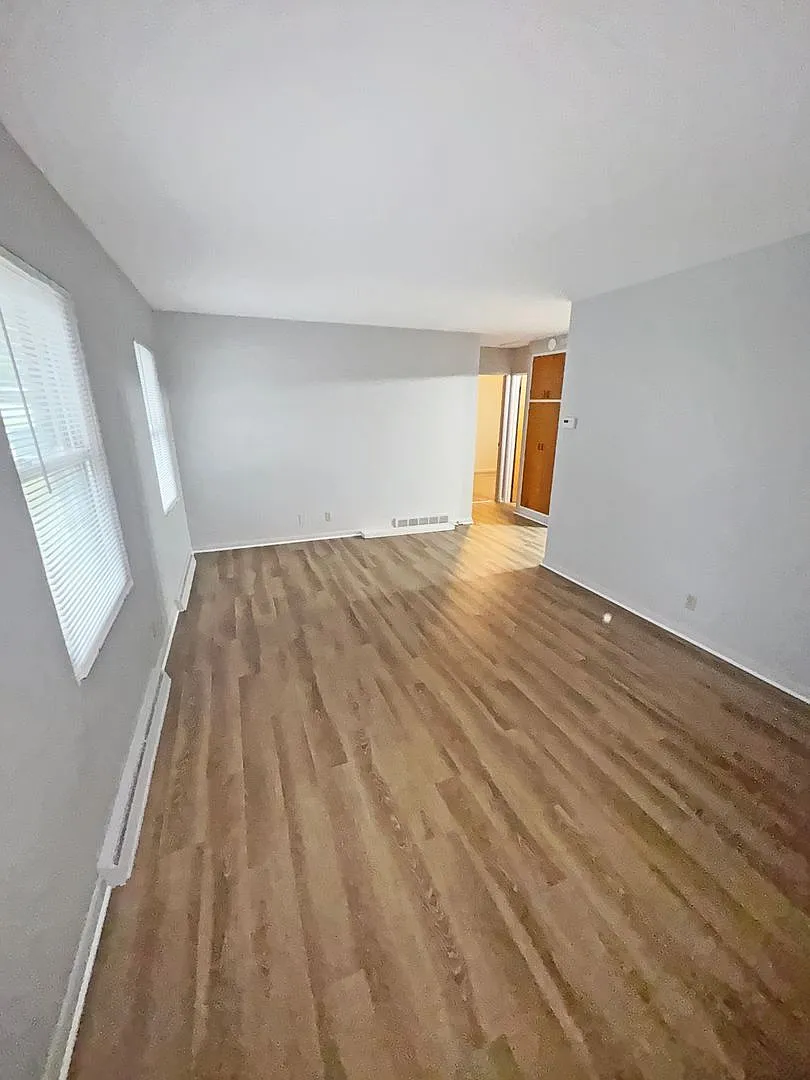 2 bed, 1.0 bath, 790 sqft, $1,095 — Photo 3