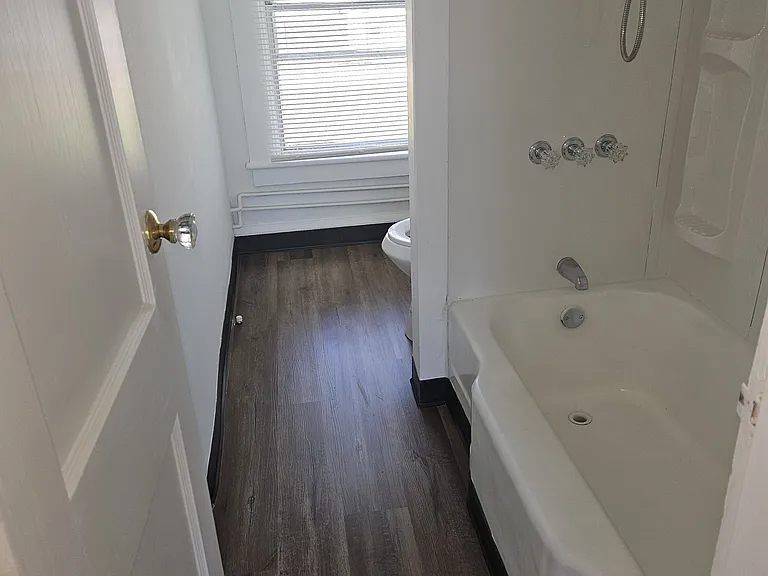 3777 Broadway — Photo 7