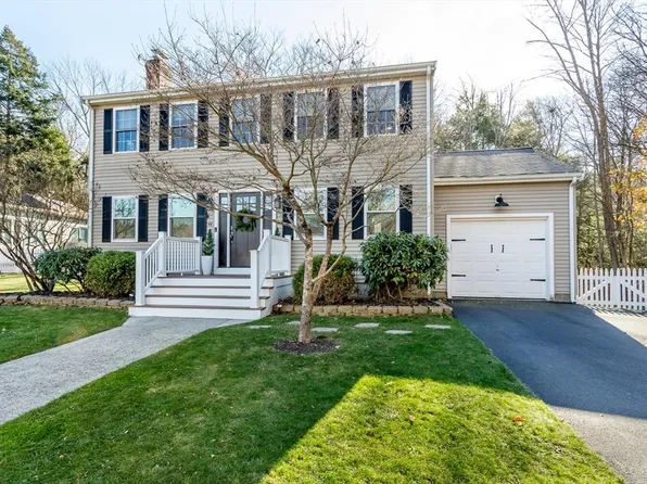 48 Woodcliff Rd, Holbrook, MA 02343