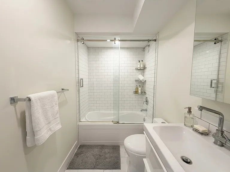 1175 Dovercourt Rd #4 — Photo 9