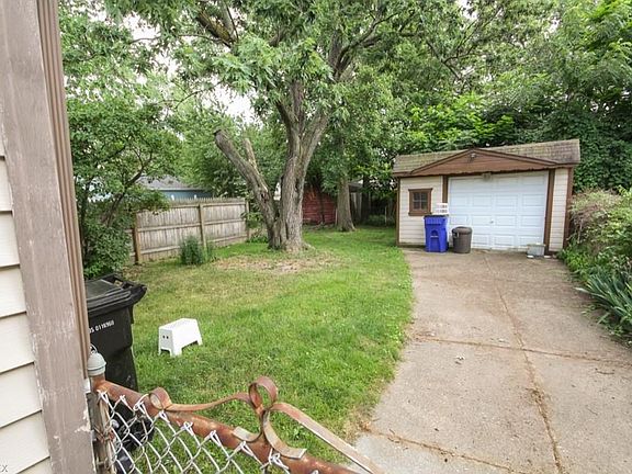 3rd image of 11913 Milligan Ave