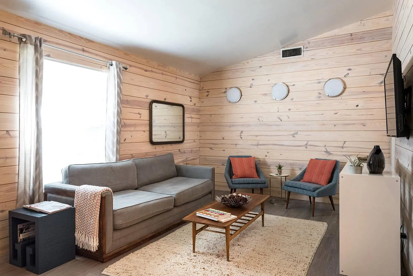 2 bed, 1.0 bath, 875 sqft, $2,800 — Photo 2