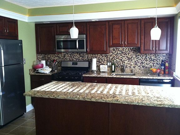 4th image of 2392 Arlington Dr