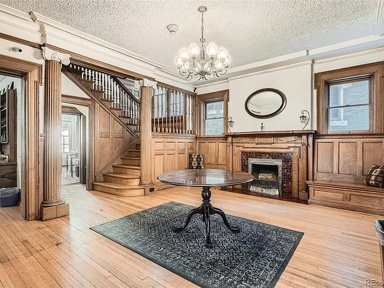 940 N Logan St — Photo 34