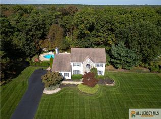 25 Pine View Ct, Monroe Township, NJ 08831