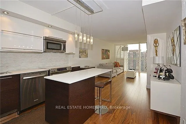 L'Esprit Condominiums on Maitland Place — Photo 4