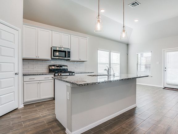 4th image of 13140 Mizell Ln