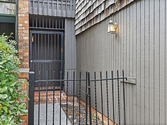 5th image of 3532 Gleneagles Dr