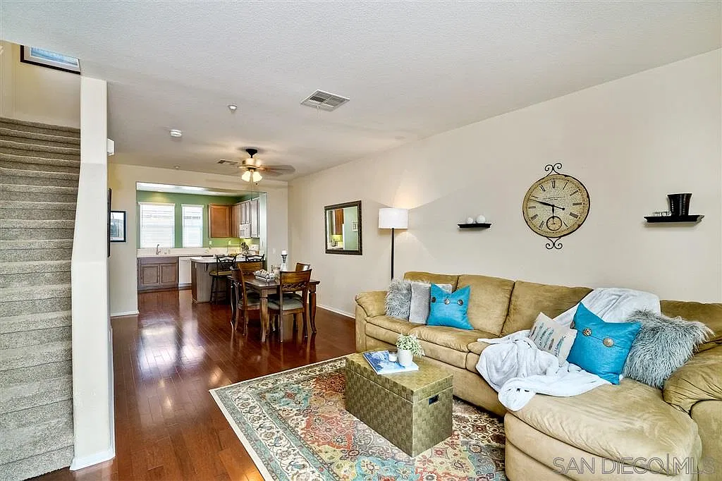 3 bed, 3.5 bath, 1460 sqft, $3,950 — Photo 1