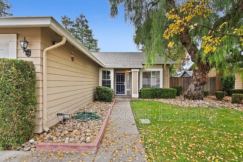 3823 Silver Oaks Way photo 1