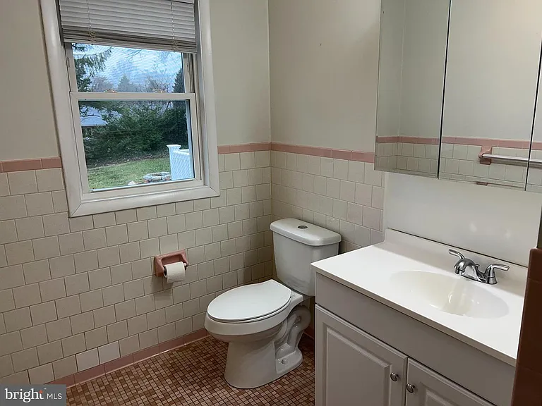 810 Wisteria Dr — Photo 13