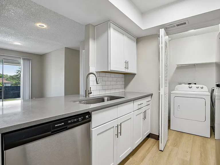 Brighton Place Apartments — Photo 77