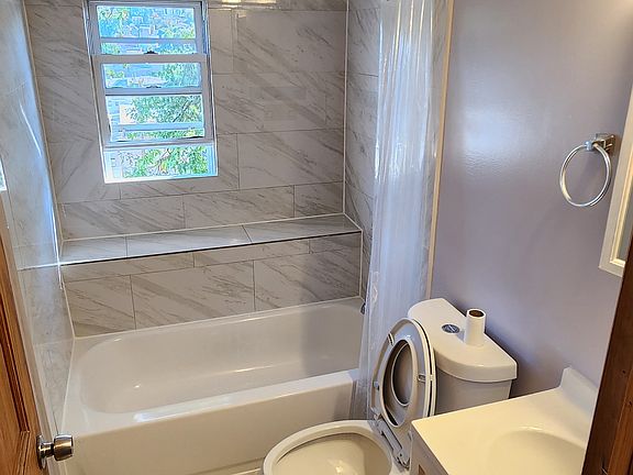 4th image of 316 Edwards Pl APT 2