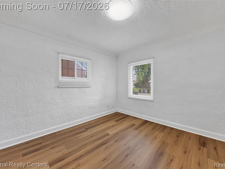 13527 Winthrop St — Photo 10
