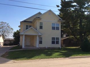 514 Olive St FL 2ND, Iowa City, IA 52246