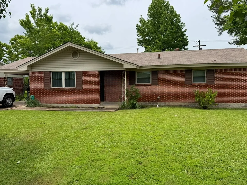 2619 McArthur Dr