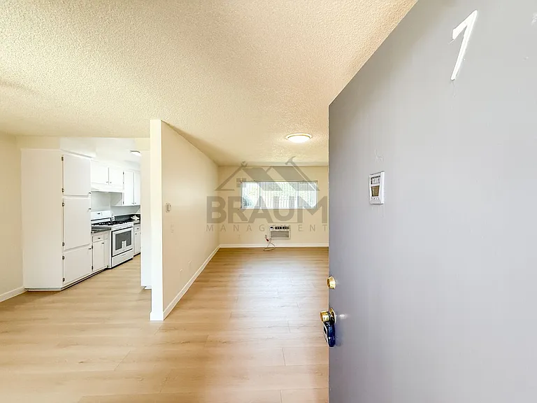 5131 Buffalo Ave — Photo 4