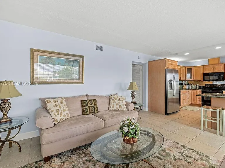 23 Royal Palm Point #B — Photo 14