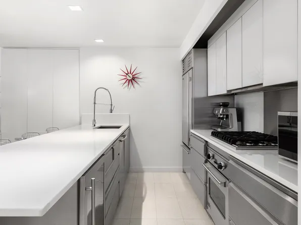 447 West 18th Street GAL2 image 3 of 13