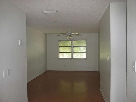 3rd image of 422 Lakeside Dr APT 232