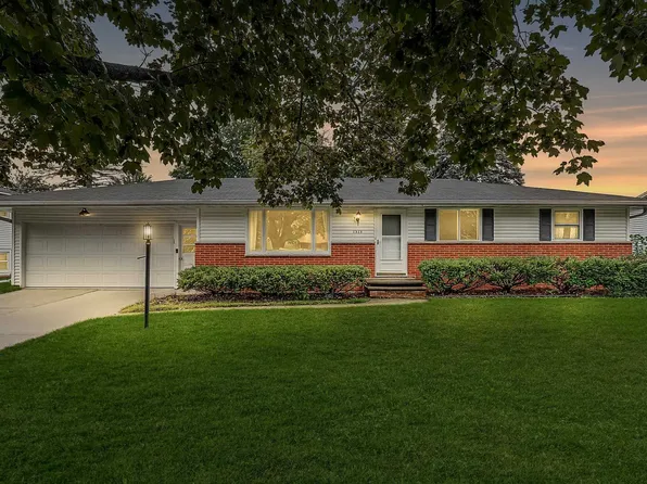 1315 April Ln, Green Bay, WI 54304