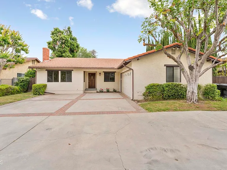 6347 N Muscatel Ave — Photo 1