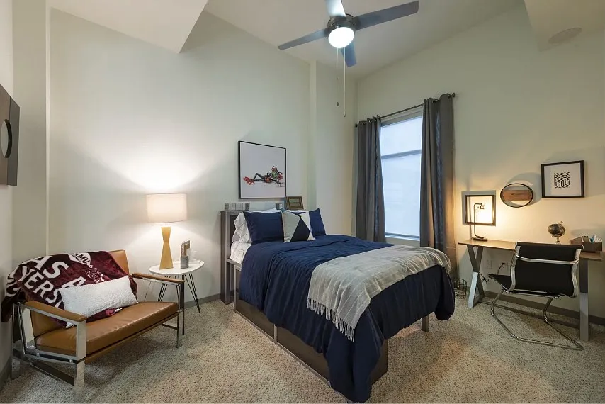 6 bed, $899 — Photo 4