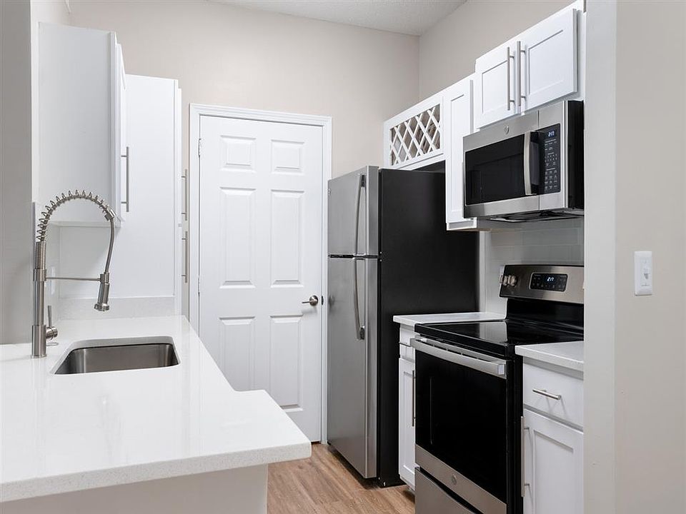 Greys Harbor at Lake Norman 8701 Pinnacle Cross Dr Huntersville NC