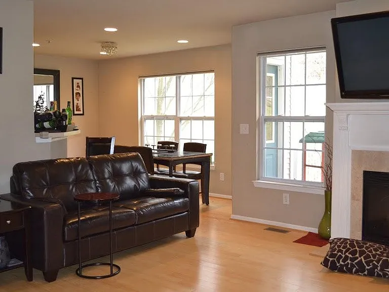 124 Wallace Ct — Photo 15
